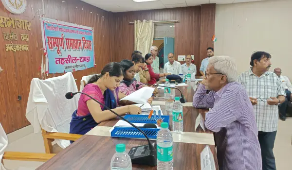 टांडा समाधान दिवस में फरियादियों की सुनवाई, 26 शिकायतों में 6 का मौके पर समाधान